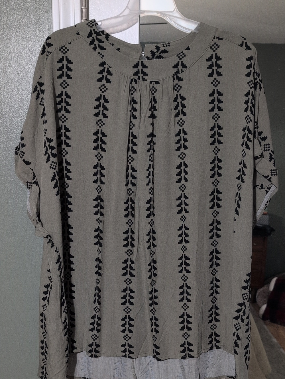 SHEIN Olive Green Short-Sleeve Button-Up with Black Geometric Print